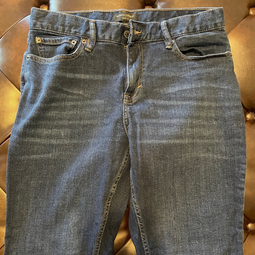 Mens Skinny Fit jeans. Size 33x32. 99% cotton and 1% Elastane. Dark wash color.